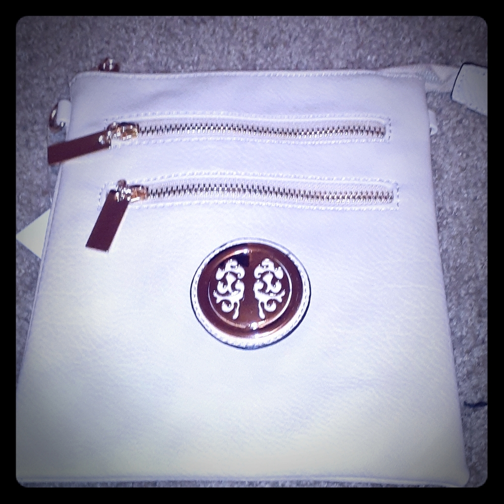 Cream crossover body purse